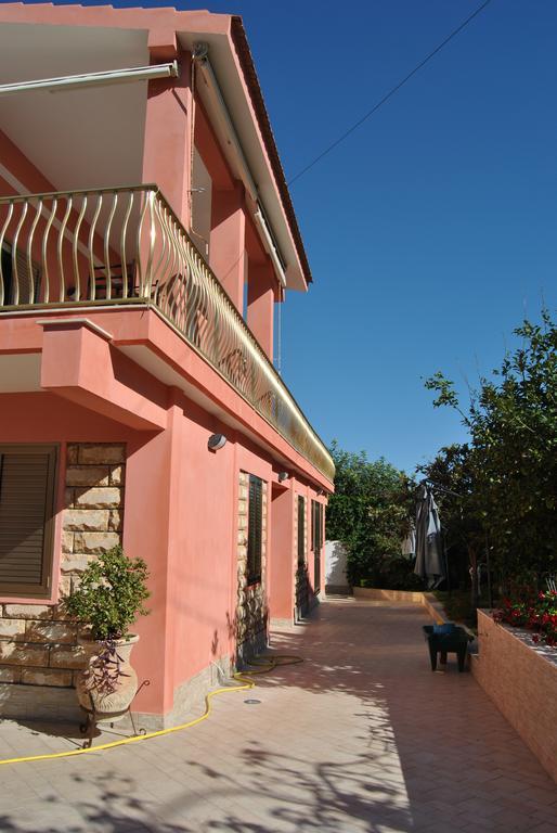 Bed and Breakfast La Rosa Del Deserto à Scicli Extérieur photo